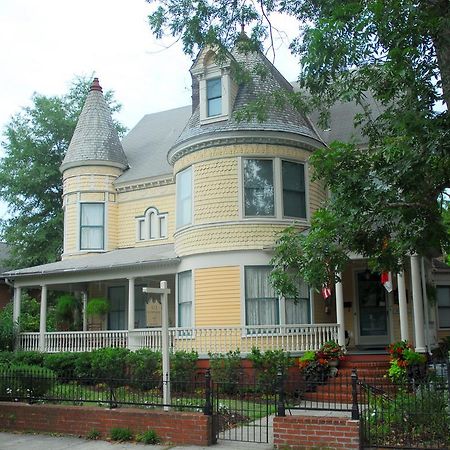 C.W. Worth House Bed And Breakfast Уилмингтън Стая снимка